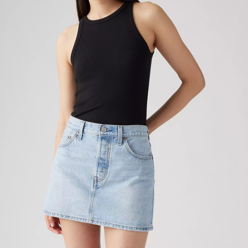 NWT Levi’s Icon Light Wash Denim Mini Skirt